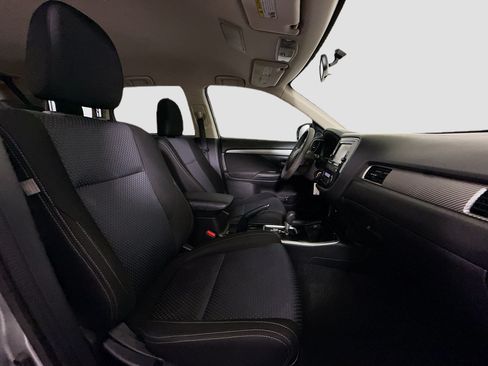 Used 2018 Mitsubishi Outlander ES FWD image 28