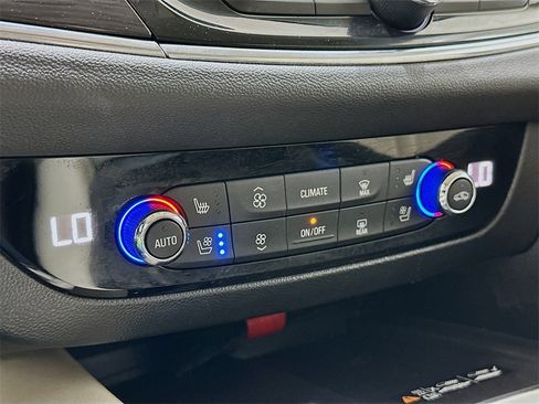 Used 2023 Buick Enclave Premium image 16