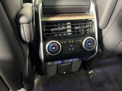 Used 2025 Land Rover Range Rover SE AWD/4WD image 23