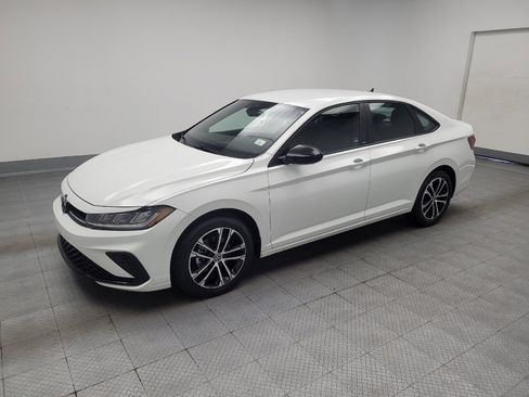 Used 2025 Volkswagen Jetta Sport FWD image 2