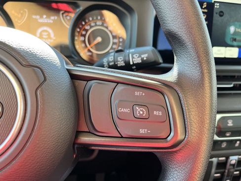 Used 2025 Jeep Wrangler Sport image 33