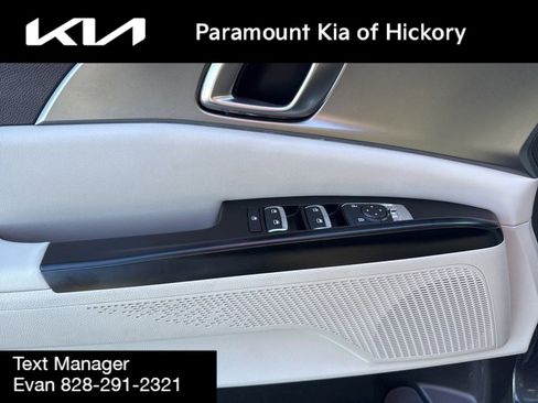 Used 2023 Kia Carnival LX image 21