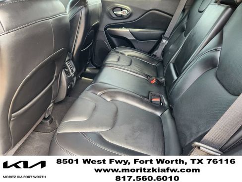 Used 2021 Jeep Cherokee Latitude Lux w/ Comfort/Convenience Group AWD/4WD image 28