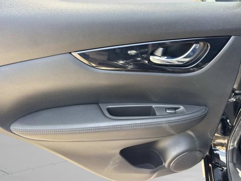 Used 2017 Nissan Rogue Sport SL FWD image 15