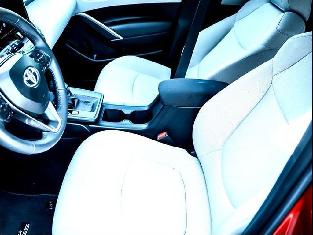Used 2026 Toyota Corolla Cross LE w/ Moonroof Package FWD image 11