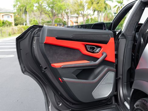 Used 2022 Lamborghini Urus image 42