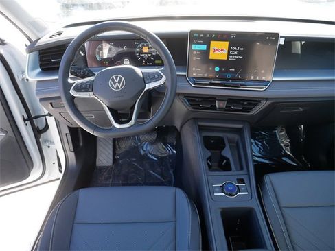 New 2026 Volkswagen Tiguan SE image 9