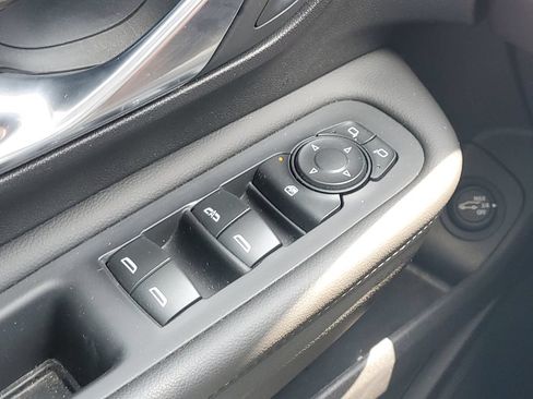 Used 2024 GMC Terrain SLE w/ Driver Convenience Package FWD image 17