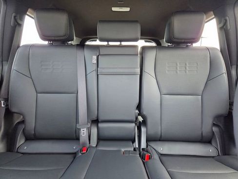 Used 2024 Lexus GX 550 AWD/4WD image 12