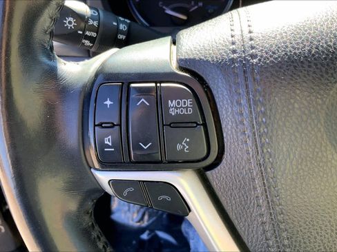 Used 2019 Toyota Highlander XLE image 24