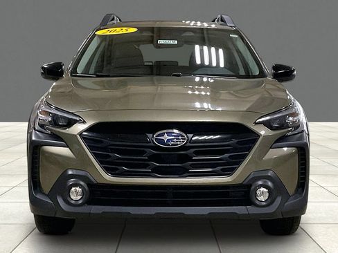 Used 2025 Subaru Outback Onyx Edition AWD/4WD image 3