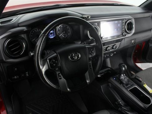 Used 2022 Toyota Tacoma TRD Off-Road image 8