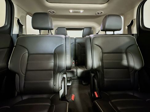 Used 2023 GMC Acadia Denali w/ Denali Technology Package FWD image 30