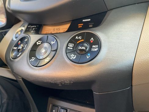 Used 2011 Toyota RAV4 Limited w/ Limited Extra Value Pkg AWD/4WD image 32