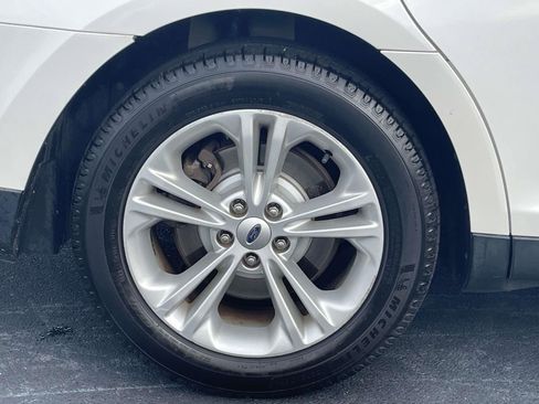 Used 2015 Ford Taurus SEL FWD image 8