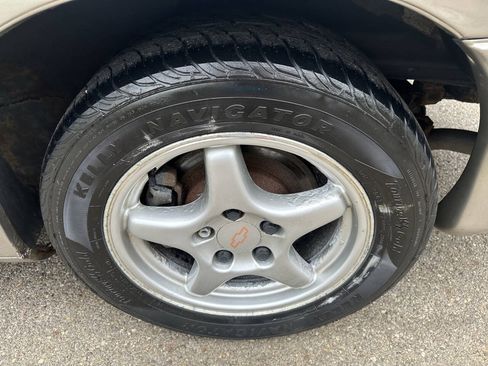 Used 2002 Chevrolet Camaro LT RWD image 25