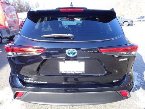 Certified 2022 Toyota Highlander XLE image 5