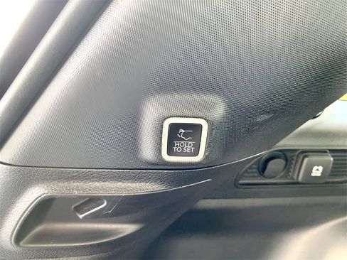 Used 2023 Jeep Grand Cherokee Limited image 25