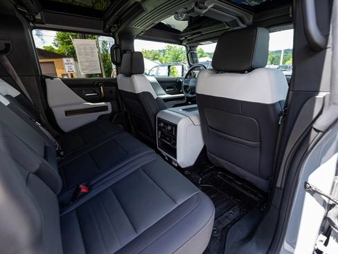 Used 2025 GMC Hummer EV 2X AWD/4WD image 23