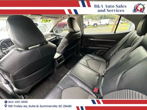 Used 2020 Toyota Camry SE image 11