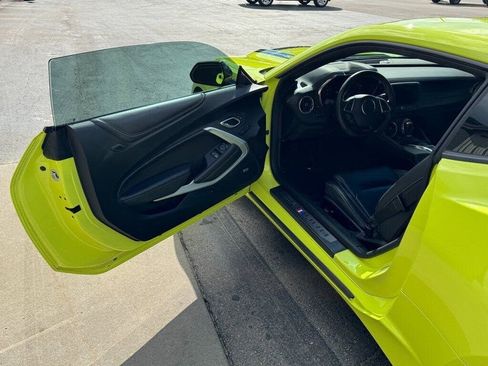 Used 2020 Chevrolet Camaro SS RWD image 9