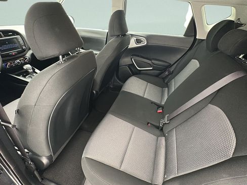 Used 2025 Kia Soul LX w/ LX Technology Package FWD image 9