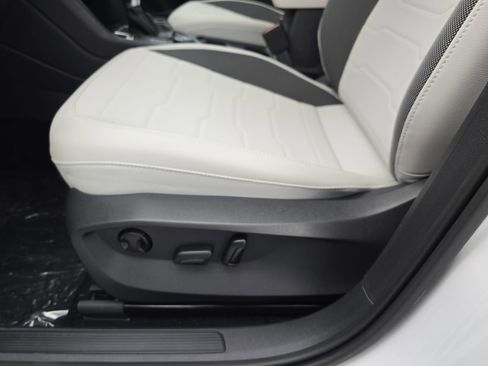 New 2026 Volkswagen Taos SE AWD/4WD image 27