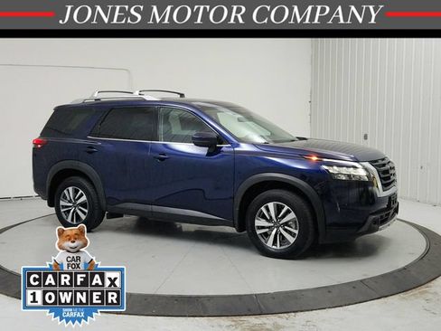 Used 2025 Nissan Pathfinder SL FWD image 1