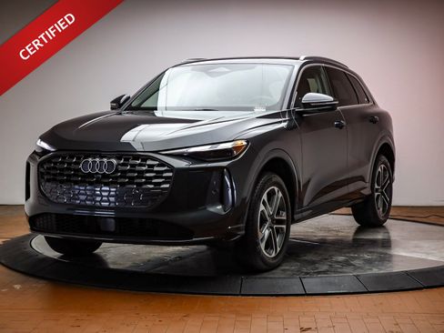 Certified 2025 Audi Q5 Premium w/ Convenience Package image 1