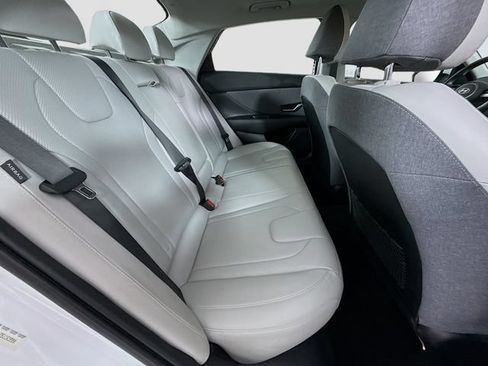 Used 2025 Hyundai Elantra Limited FWD image 28