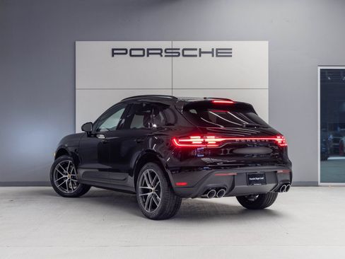 Certified 2026 Porsche Macan AWD/4WD image 3