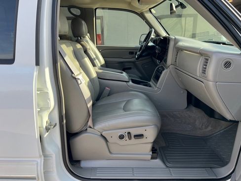 Used 2005 Chevrolet Silverado 2500 LT w/ Heavy-Duty Power Package image 13