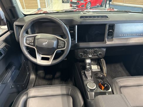 New 2025 Ford Bronco Badlands image 2