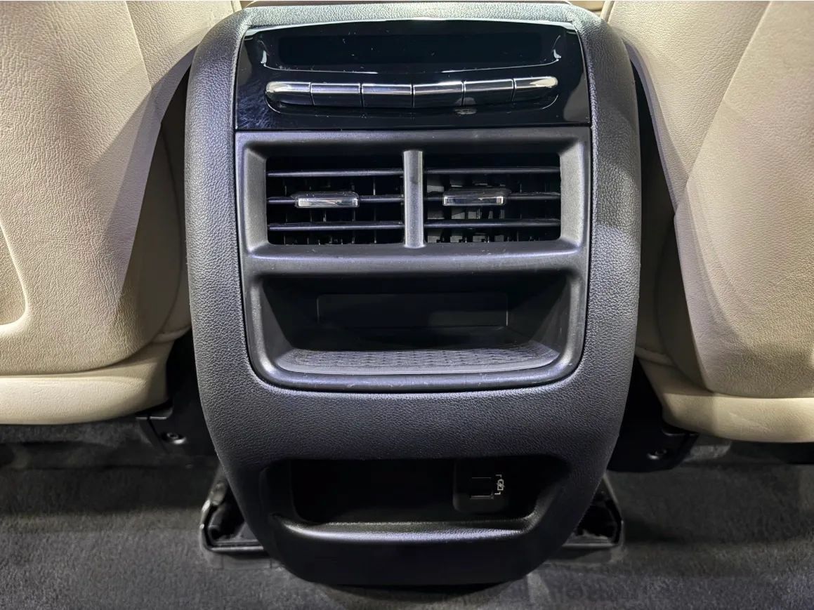 Used 2018 Cadillac XT5 Premium Luxury FWD image 25