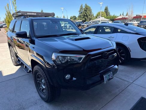 Certified 2020 Toyota 4Runner Venture w/ Moonroof Package AWD/4WD image 3