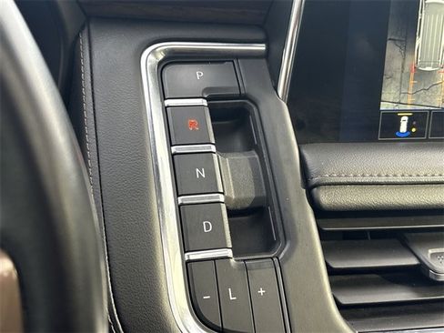 Used 2023 Chevrolet Tahoe High Country image 15