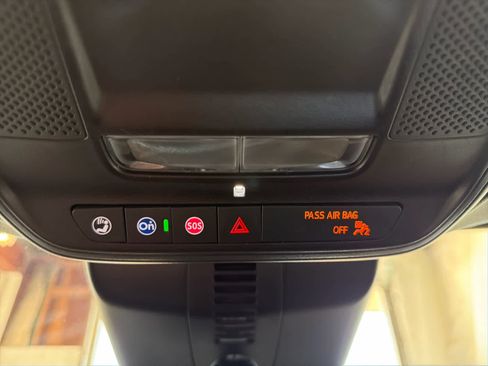 Used 2025 Chevrolet Traverse LT image 54