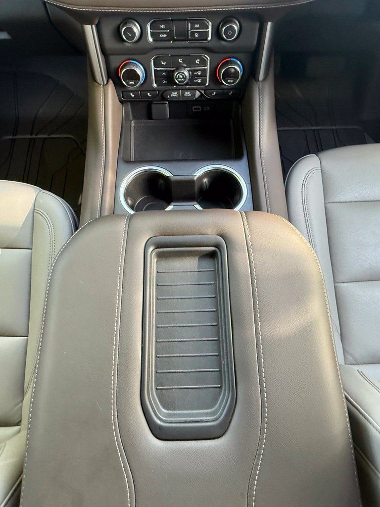 Used 2024 Chevrolet Tahoe LT w/ Luxury Package AWD/4WD image 24