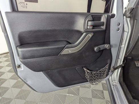 Used 2015 Jeep Wrangler Unlimited Willys image 18