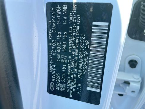 Used 2025 Hyundai Elantra Limited image 30