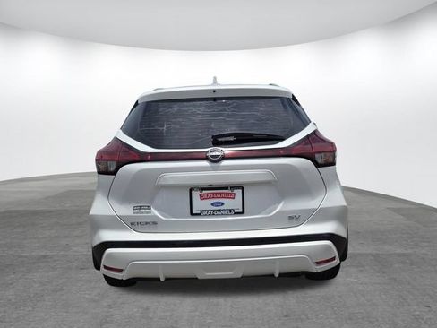 Used 2022 Nissan Kicks SV FWD image 5