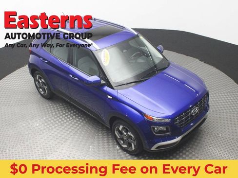 Used 2024 Hyundai Venue SEL FWD image 3