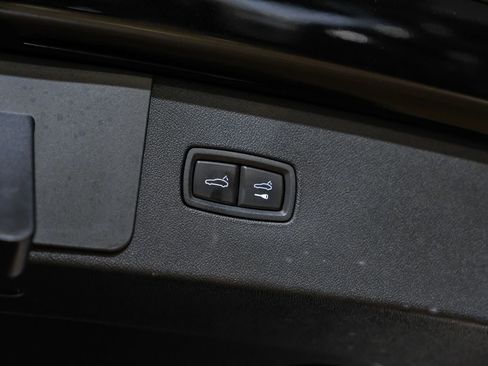 Used 2023 Porsche Cayenne Platinum Edition image 58