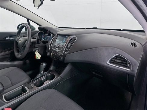Used 2018 Chevrolet Cruze LT image 26