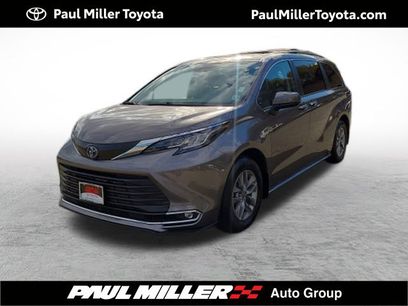 Used 2022 Toyota Sienna XLE