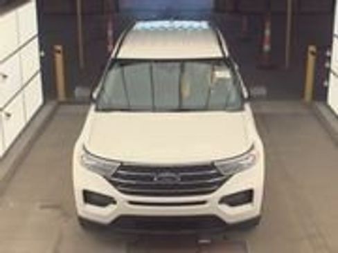 Used 2023 Ford Explorer XLT image 13
