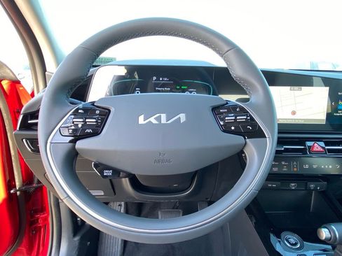 New 2026 Kia Niro EX FWD image 18