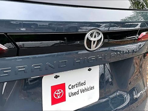 Certified 2025 Toyota Grand Highlander AWD image 31