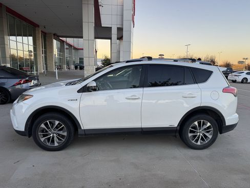 Used 2018 Toyota RAV4 LE Plus image 18
