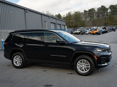 Used 2025 Jeep Grand Cherokee L Laredo RWD image 12